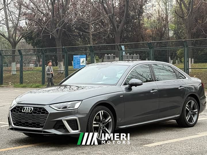 Audi A4L 40 TFSI Luxury Version - автомобиль из Китая