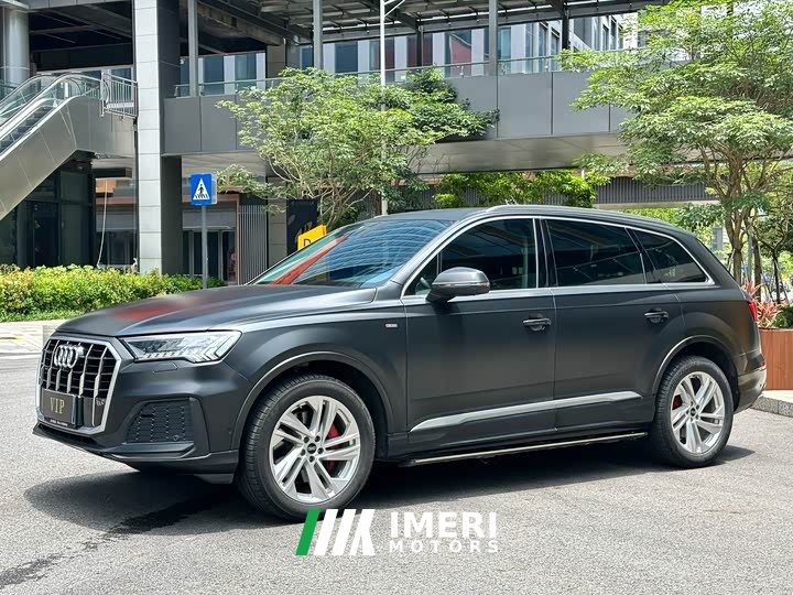 Audi Q7 45 TFSI quattro S line sports - автомобиль из Китая