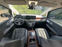 Hongqi HQ9 PHEV 2.0T four-wheel drive luxury version - фото 11