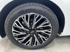 Hongqi H5 2.0T automatic smart connected flag version - фото 11