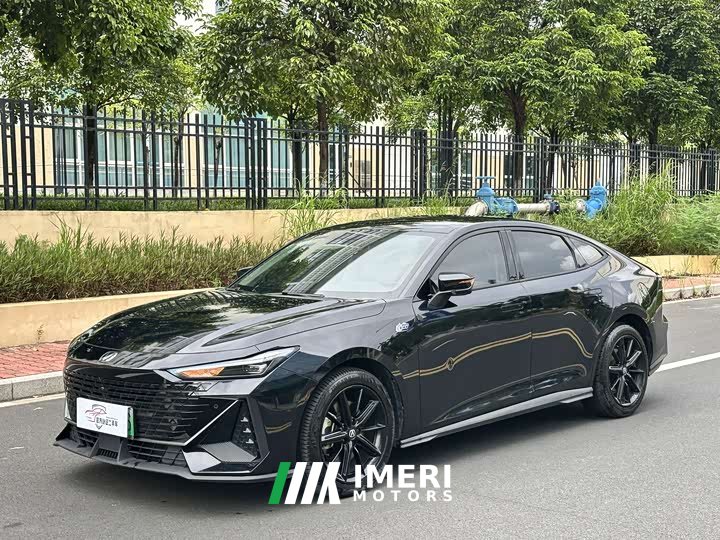 Changan UNI-V Smart iDD Smart iDD 1.5T 113km smart cool - автомобиль из Китая