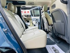 Land Rover 110 P400 SE - фото 11