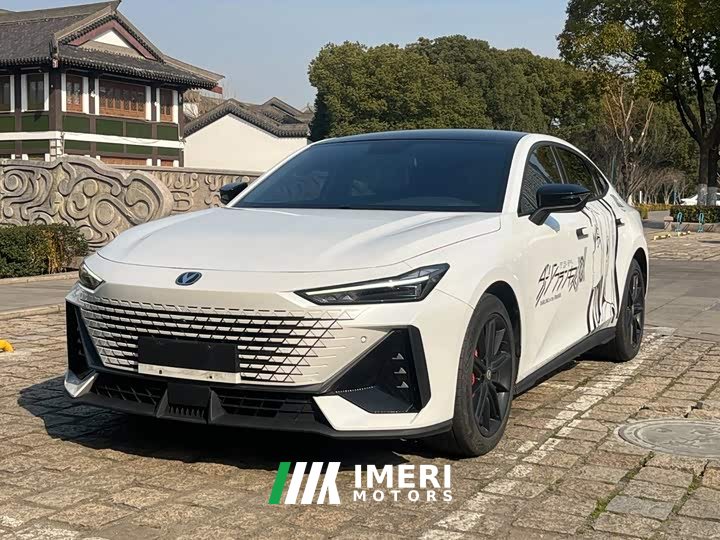 Changan UNI-V 1.5T Excellent Type - автомобиль из Китая