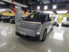 Li Auto Ideal MEGA Ultra - фото 2