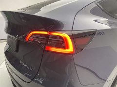 Tesla Model Y standard range rear-wheel drive version - фото 10