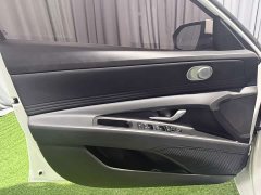 Hyundai Elantra 2022 1.5L CVT LUX Premium Edition - фото 13
