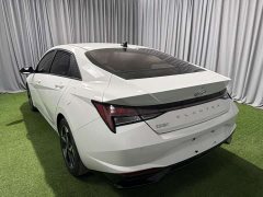 Hyundai Elantra 2022 1.5L CVT LUX Premium Edition - фото 5
