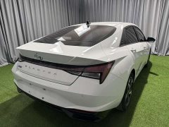 Hyundai Elantra 2022 1.5L CVT LUX Premium Edition - фото 6