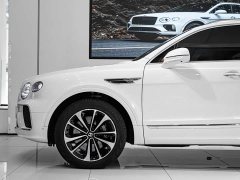 Bentley Bentayga 2026 4.0T V8 long wheelbase version - фото 4