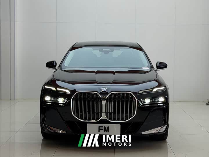 BMW 7 Series 2023 735Li M Sports Package - автомобиль из Китая