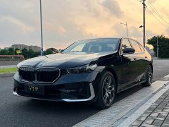 BMW 5 Series 530Li Leading Luxury Package - фото 1