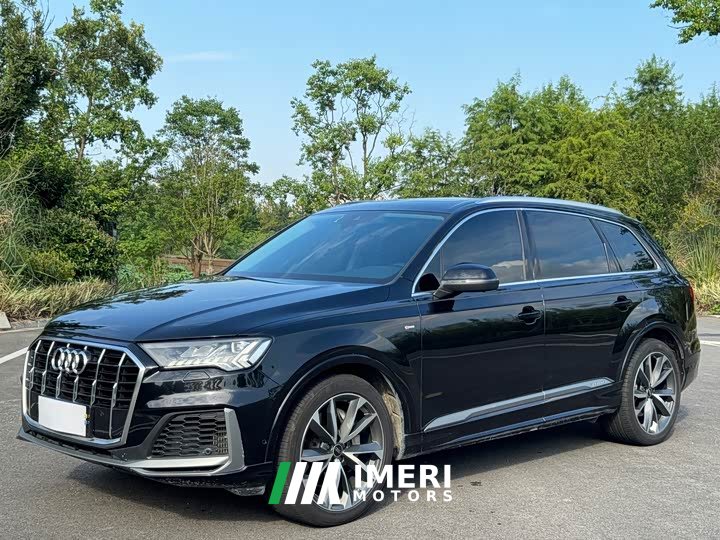 Audi Q7 55 TFSI quattro S line sports version - автомобиль из Китая