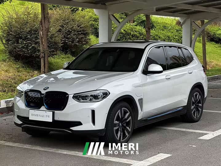 BMW iX3 leading - автомобиль из Китая