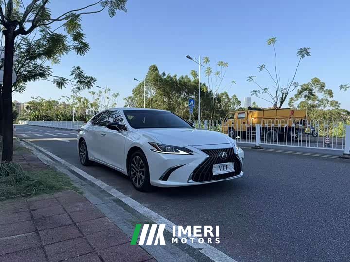 Lexus ES 200 Edition - автомобиль из Китая