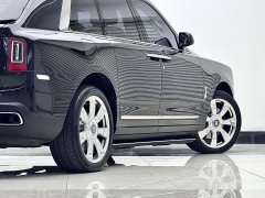 Rolls-Royce Cullinan 2018 five-seater version - фото 10
