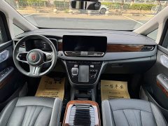 Hongqi HQ9 PHEV 2.0T four-wheel drive luxury version - фото 6