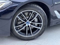 BMW 5 Series New Energy 2022 535Le M Sports Package - фото 10