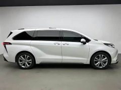 Toyota SIENNA 2.5L Hybrid Premium Edition - фото 19