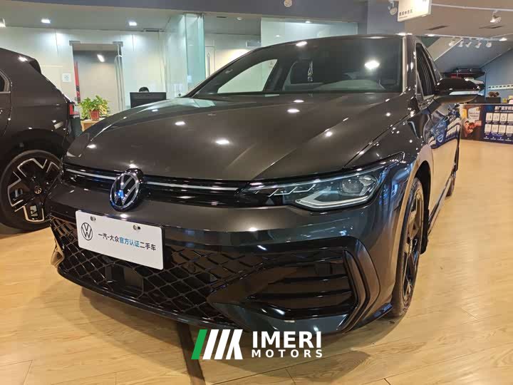 Volkswagen Golf 300TSI R-Line - автомобиль из Китая