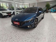 Hyundai Elantra 2022 1.5L CVT LUX Premium Edition - фото 1