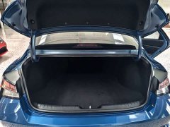 Hyundai Elantra 1.5L CVT LUX Premium Edition - фото 10