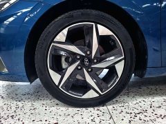 Hyundai Elantra 1.5L CVT LUX Premium Edition - фото 14