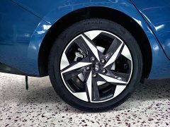 Hyundai Elantra 1.5L CVT LUX Premium Edition - фото 15