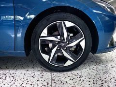 Hyundai Elantra 1.5L CVT LUX Premium Edition - фото 17