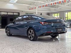 Hyundai Elantra 1.5L CVT LUX Premium Edition - фото 20