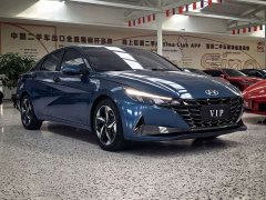 Hyundai Elantra 1.5L CVT LUX Premium Edition - фото 3