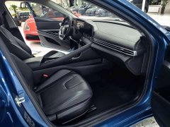 Hyundai Elantra 1.5L CVT LUX Premium Edition - фото 6