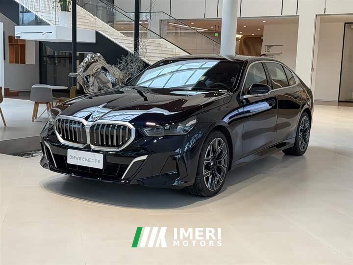 BMW 5 Series 530Li Luxury M Sport Package - автомобиль из Китая