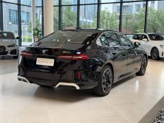 BMW 5 Series 530Li Luxury M Sport Package - фото 13