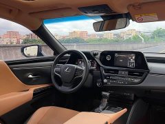 Lexus ES 300h Edition - фото 2