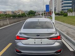 Lexus ES 300h Edition - фото 8