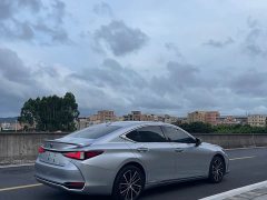 Lexus ES 300h Edition - фото 9