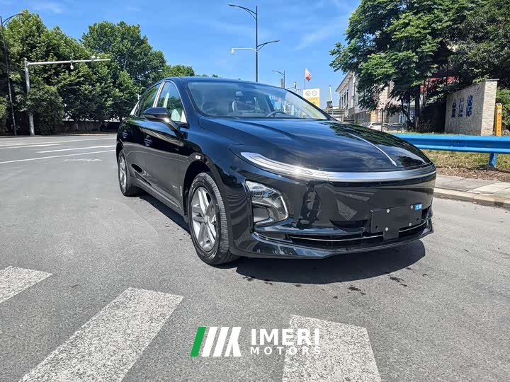 Hongqi E-QM5 500km travel version - автомобиль из Китая