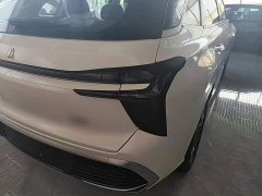 Hongqi HS3 PHEV 125km, 2 million units commemorative edition - фото 8