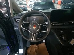 Hongqi HQ9 PHEV 2.0T four-wheel drive luxury version - фото 11