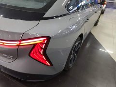 Hongqi EH7 760 Pro four-wheel drive version - фото 8