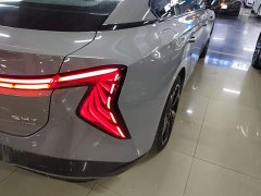 Hongqi EH7 760 Pro four-wheel drive version - фото 8