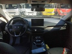 Hongqi E-QM5 facelift basic travel version - фото 10