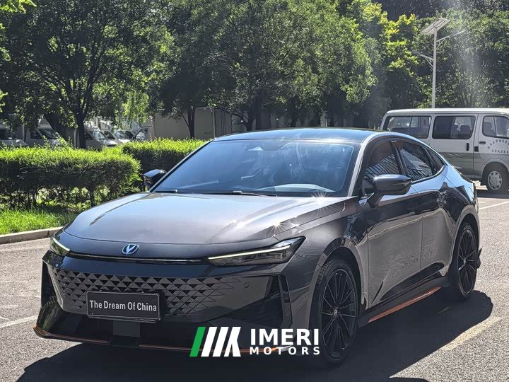 Changan UNI-V 2024 1.5T smart pilot - автомобиль из Китая