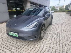 Tesla Model Y long-range all-wheel drive version - фото 1
