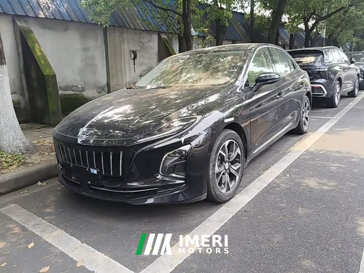Hongqi E-QM5 2023 basic travel version