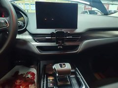 Hongqi E-QM5 facelift basic travel version - фото 13