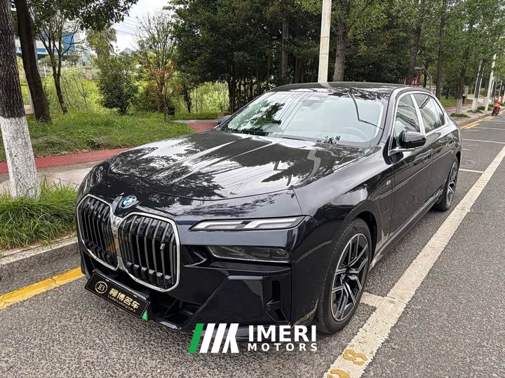 BMW i7 eDrive50L Leading M Sports Package - автомобиль из Китая