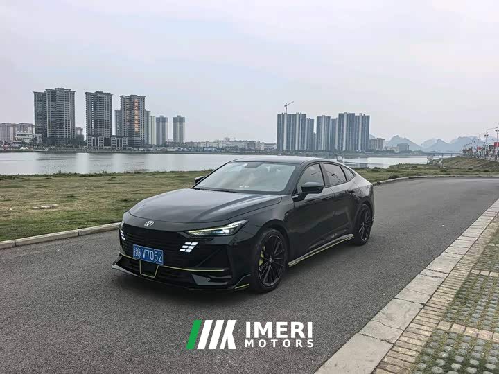 Changan UNI-V 1.5T Smart Pilot Edition - автомобиль из Китая