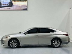 Lexus ES 200 Edition - фото 3
