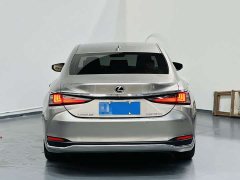 Lexus ES 200 Edition - фото 4